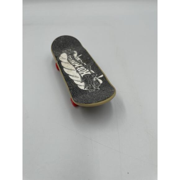 Hot Wheels Tony Hawk Finger Skateboard with Red Wheels, Taco, & Lime Belly - Picture 3 of 7